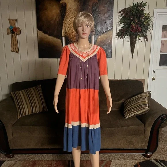 Go Softly Patio • Vintage • Boho • Orange/ Beige/Purple • Small •  Nightgown - Picture 4 of 16
